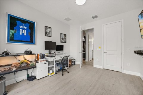 Casa en alquiler en Orlando, Florida, 4 dormitorios, 323.39 m2 № 1904428 - foto 29