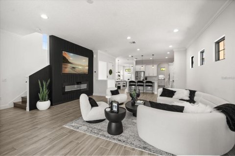 Casa en alquiler en Orlando, Florida, 4 dormitorios, 323.39 m2 № 1904428 - foto 3