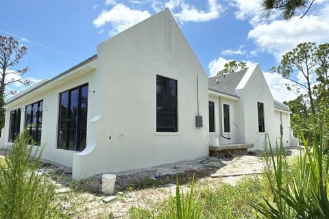 Casa en venta en Port Charlotte, Florida, 3 dormitorios № 1957898 - foto 3