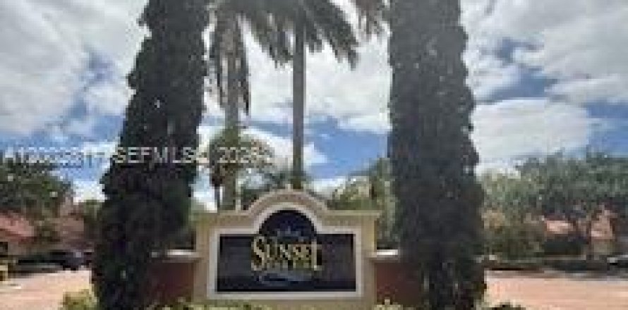 Condominio en Royal Palm Beach, Florida, 2 dormitorios  № 2066910