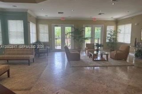 Condominio en alquiler en Royal Palm Beach, Florida, 2 dormitorios № 2066910 - foto 3