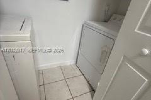 Condominio en alquiler en Royal Palm Beach, Florida, 2 dormitorios № 2066910 - foto 15