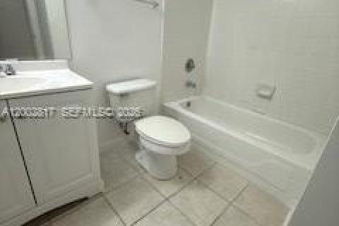 Condominio en alquiler en Royal Palm Beach, Florida, 2 dormitorios № 2066910 - foto 18
