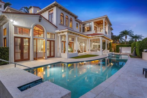 House in Boca Raton, Florida 5 bedrooms, 712 sq.m. № 823035 - photo 1
