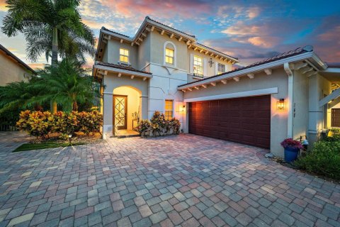 House in Jupiter, Florida 4 bedrooms, 280.94 sq.m. № 2375277