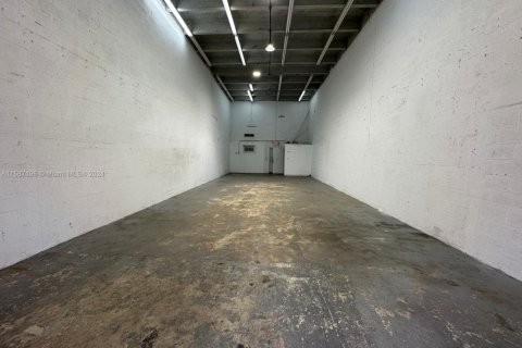 Propiedad comercial en alquiler en Miami, Florida № 1180238 - foto 1