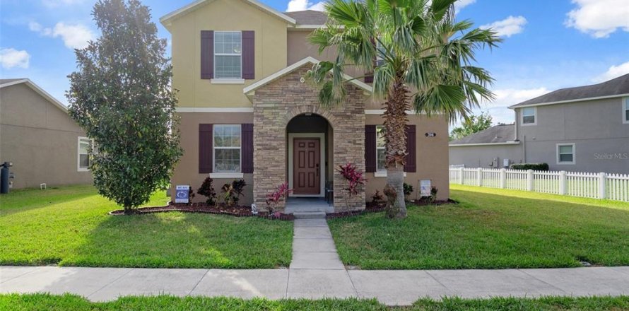 House in CONNERTON
in Land O' Lakes, Florida 5 bedrooms, 228.08 sq.m. № 1621857