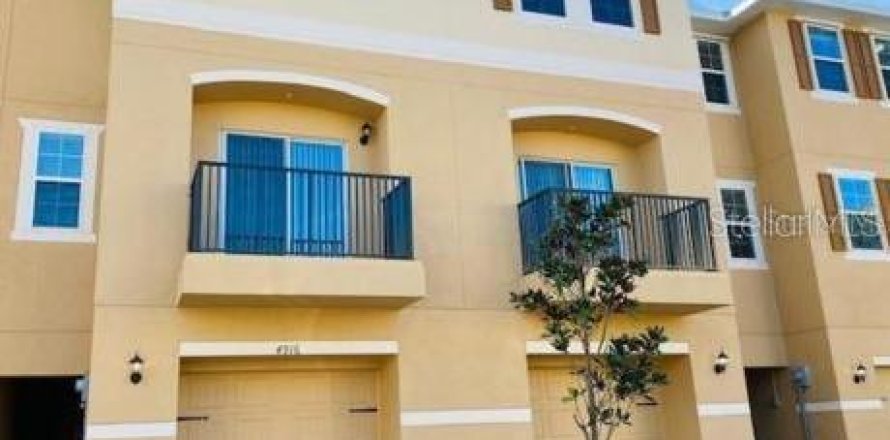 Townhouse in New Port Richey, Florida 3 bedrooms, 149.29 sq.m. № 2234186