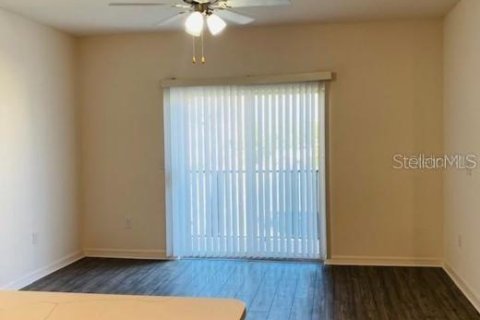 Townhouse in New Port Richey, Florida 3 bedrooms, 149.29 sq.m. № 2234186 - photo 7