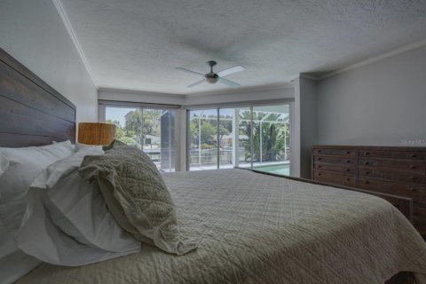 House in Sarasota, Florida 4 bedrooms, 208.84 sq.m. № 1915154 - photo 21