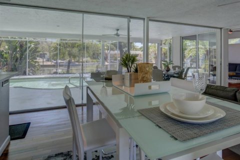 House in Sarasota, Florida 4 bedrooms, 208.84 sq.m. № 1915154 - photo 9