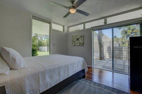 House in Sarasota, Florida 4 bedrooms, 208.84 sq.m. № 1915154 - photo 14