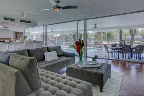 House in Sarasota, Florida 4 bedrooms, 208.84 sq.m. № 1915154 - photo 7