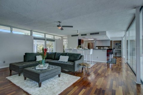 House in Sarasota, Florida 4 bedrooms, 208.84 sq.m. № 1915154 - photo 4