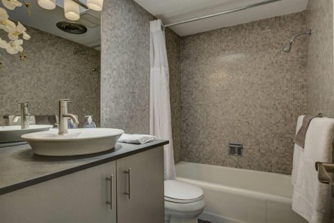House in Sarasota, Florida 4 bedrooms, 208.84 sq.m. № 1915154 - photo 17