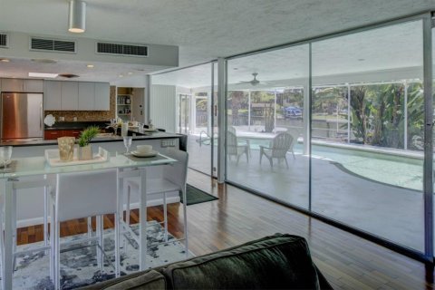 House in Sarasota, Florida 4 bedrooms, 208.84 sq.m. № 1915154 - photo 8
