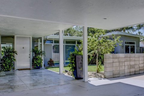 House in Sarasota, Florida 4 bedrooms, 208.84 sq.m. № 1915154 - photo 1
