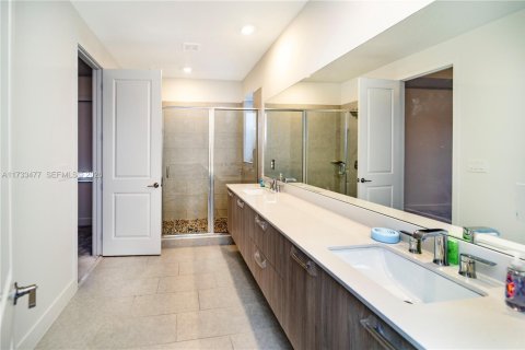 House in Davie, Florida 4 bedrooms № 1977419 - photo 11