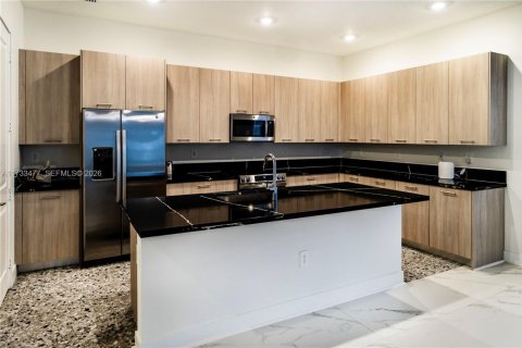 House in Davie, Florida 4 bedrooms № 1977419 - photo 7