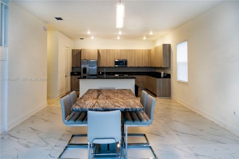 House in Davie, Florida 4 bedrooms № 1977419 - photo 17