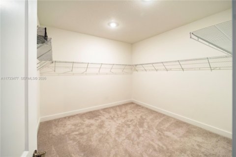 House in Davie, Florida 4 bedrooms № 1977419 - photo 9