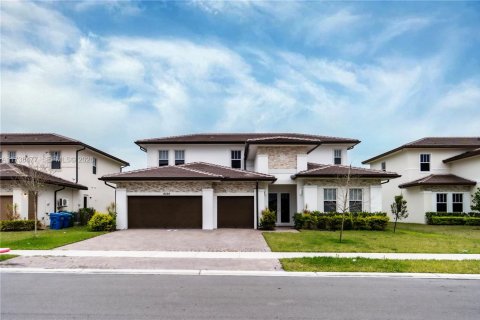 House in Davie, Florida 4 bedrooms № 1977419 - photo 3