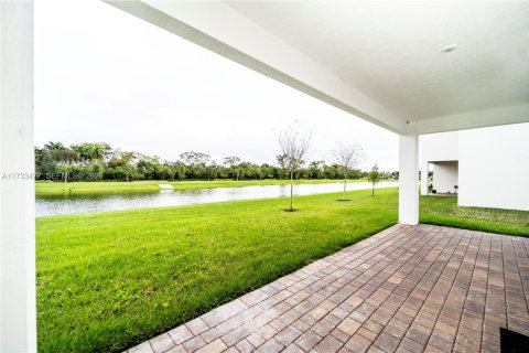 House in Davie, Florida 4 bedrooms № 1977419 - photo 27