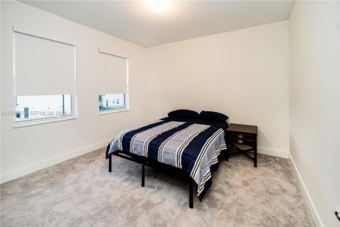 House in Davie, Florida 4 bedrooms № 1977419 - photo 10