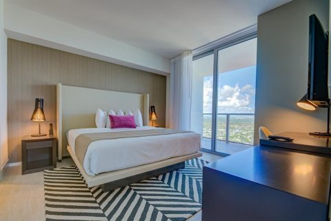 Condo in Hollywood, Florida, 2 bedrooms  № 949906 - photo 1
