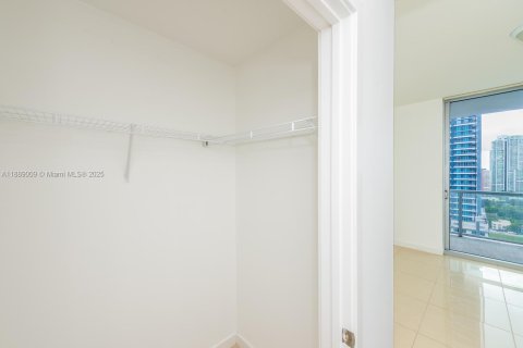 Condo in Miami, Florida, 1 bedroom  № 1941092 - photo 16