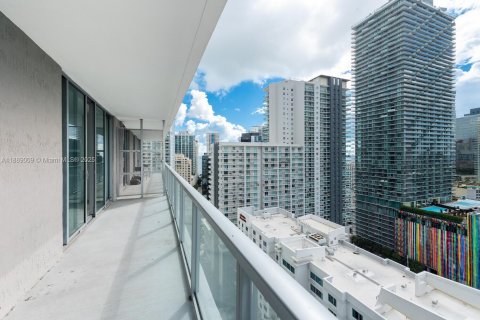 Condo in Miami, Florida, 1 bedroom  № 1941092 - photo 3