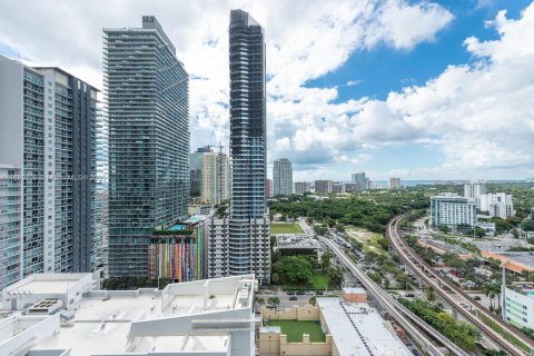 Condo in Miami, Florida, 1 bedroom  № 1941092 - photo 1
