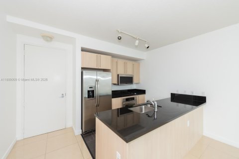 Condo in Miami, Florida, 1 bedroom  № 1941092 - photo 9