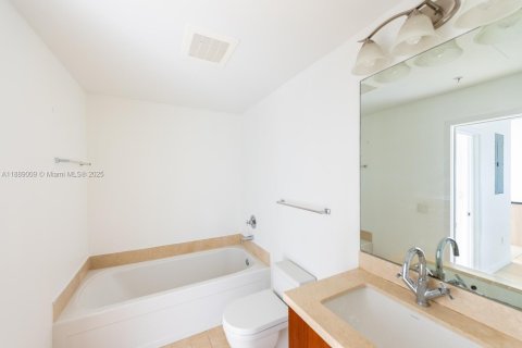 Condo in Miami, Florida, 1 bedroom  № 1941092 - photo 17
