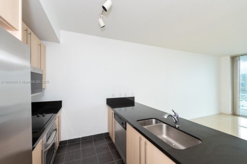Condo in Miami, Florida, 1 bedroom  № 1941092 - photo 11