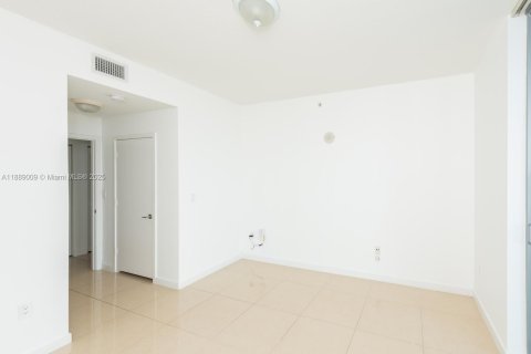 Condo in Miami, Florida, 1 bedroom  № 1941092 - photo 15