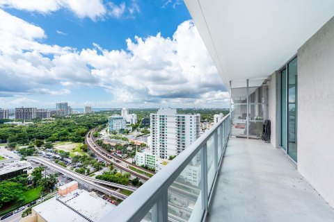 Condo in Miami, Florida, 1 bedroom  № 1941092 - photo 2