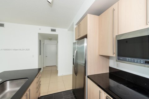 Condo in Miami, Florida, 1 bedroom  № 1941092 - photo 12