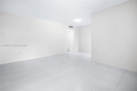Apartment in Miami, Florida 2 bedrooms, 3019.88 sq.m. № 2030958 - photo 8