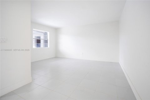 Apartment in Miami, Florida 2 bedrooms, 3019.88 sq.m. № 2030958 - photo 4