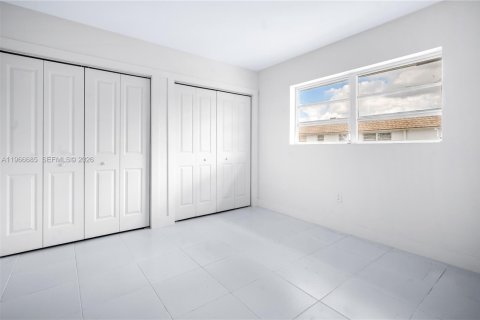 Apartment in Miami, Florida 2 bedrooms, 3019.88 sq.m. № 2030958 - photo 9