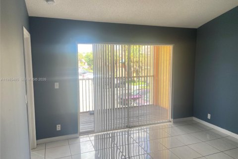 Condo in Lauderhill, Florida, 2 bedrooms  № 2027166 - photo 5