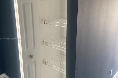 Condo in Lauderhill, Florida, 2 bedrooms  № 2027166 - photo 7