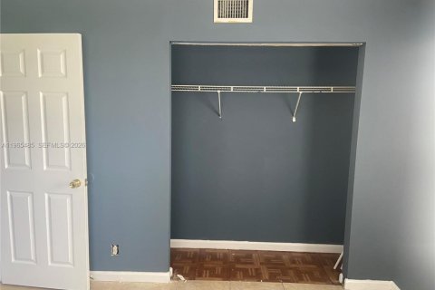 Condo in Lauderhill, Florida, 2 bedrooms  № 2027166 - photo 8