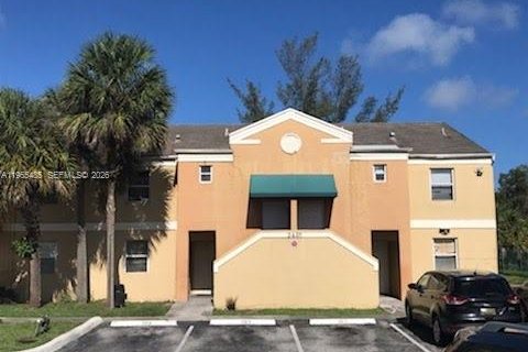 Condo in Lauderhill, Florida, 2 bedrooms № 2027166