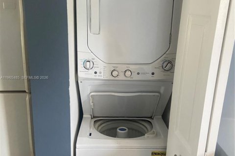 Condo in Lauderhill, Florida, 2 bedrooms  № 2027166 - photo 14