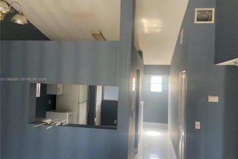 Condo in Lauderhill, Florida, 2 bedrooms  № 2027166 - photo 6