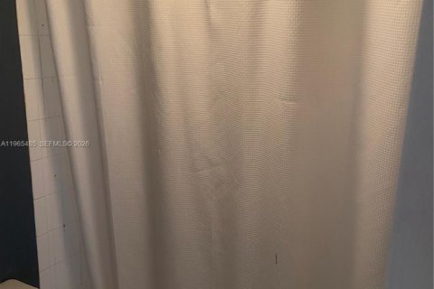 Condo in Lauderhill, Florida, 2 bedrooms  № 2027166 - photo 12