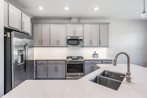 Townhouse in ESTANCIA

 in Wesley Chapel, Florida 3 bedrooms, 190.17 sq.m. № 1734501 - photo 10