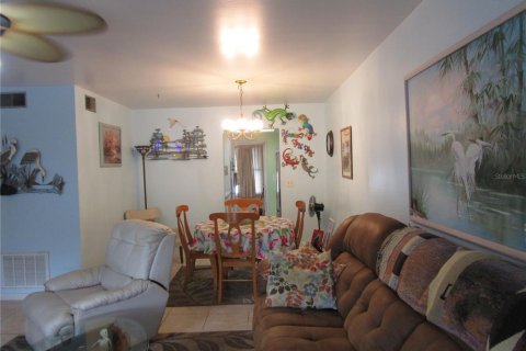 Condo in Saint Petersburg, Florida, 2 bedrooms  № 870105 - photo 4
